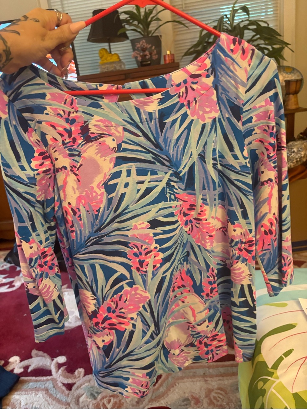 Lilly Pulitzer Blue & Pink Tropical Print Women's Top size Medium - Picture 2 of 3